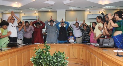 Prakash Javadekar administers Swachh Bharat pledge 